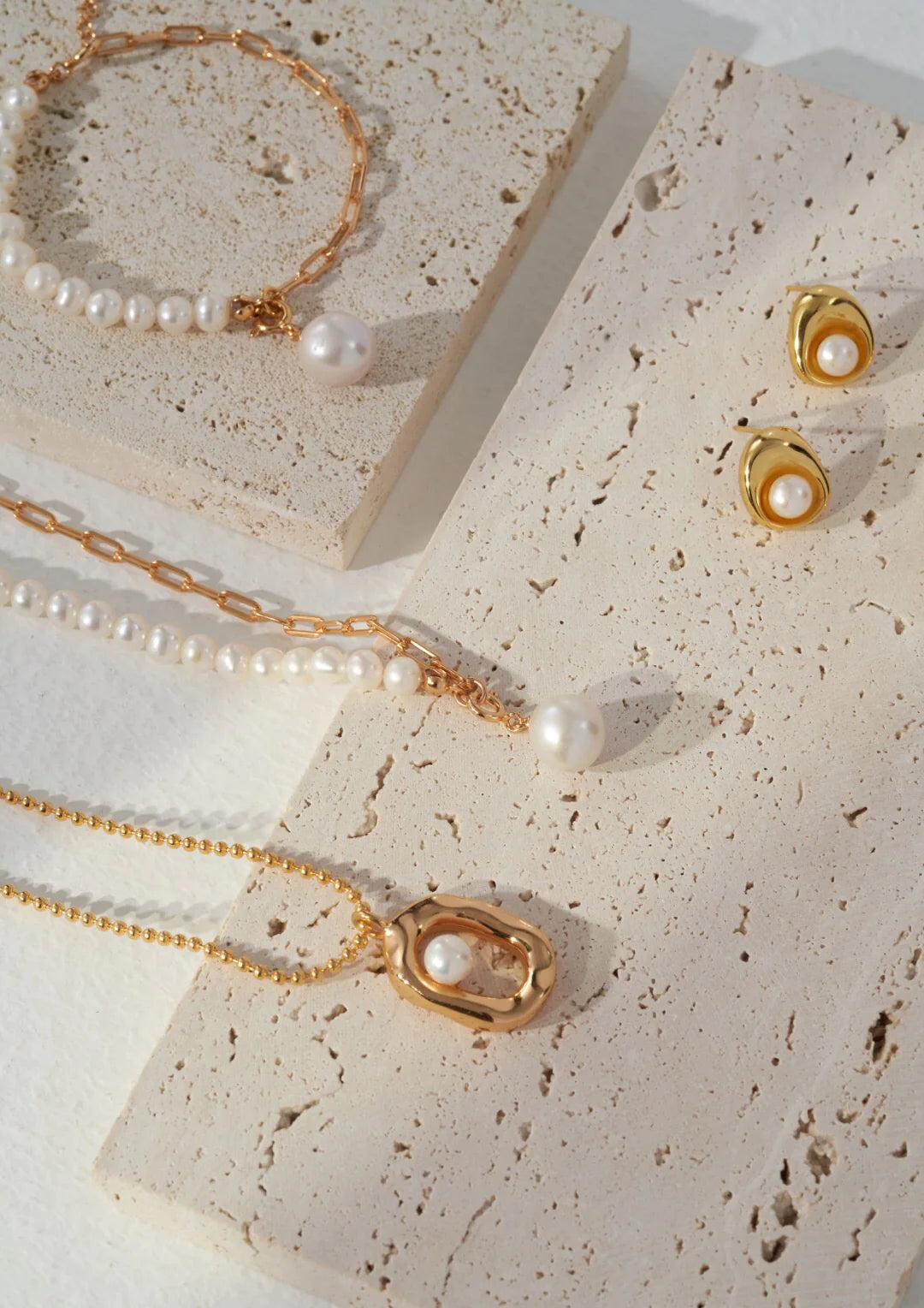 Half Chain Half Pearl Pendant Necklace